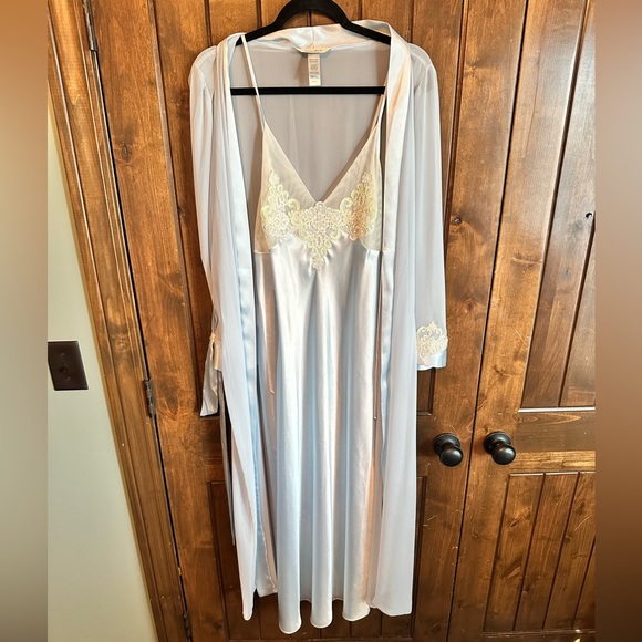 Vintage Rare Blue Lace Robe
